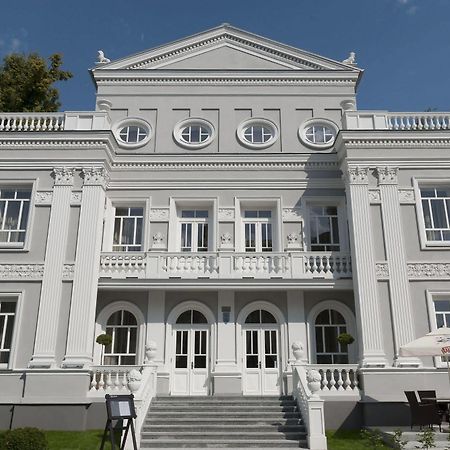 Hotel Willa Hueta Kielce Bagian luar foto