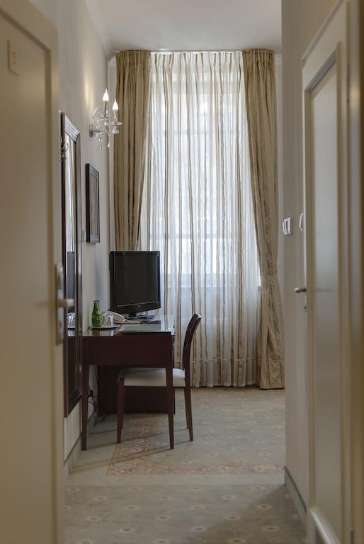 Hotel Willa Hueta Kielce Ruang foto