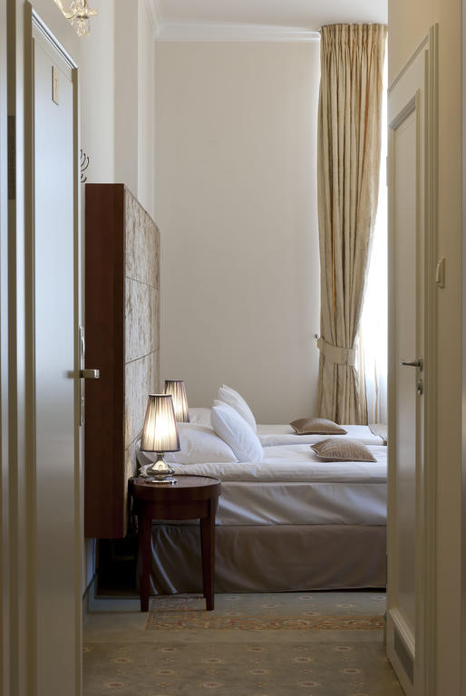 Hotel Willa Hueta Kielce Ruang foto