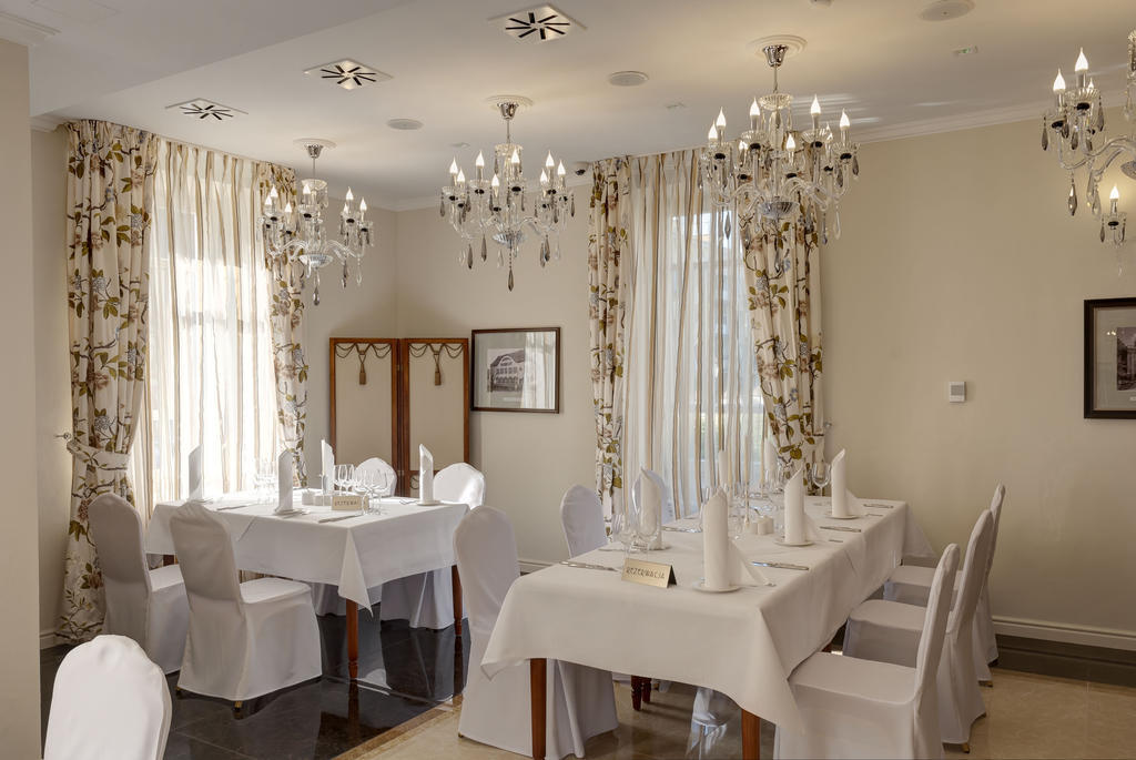 Hotel Willa Hueta Kielce Bagian luar foto
