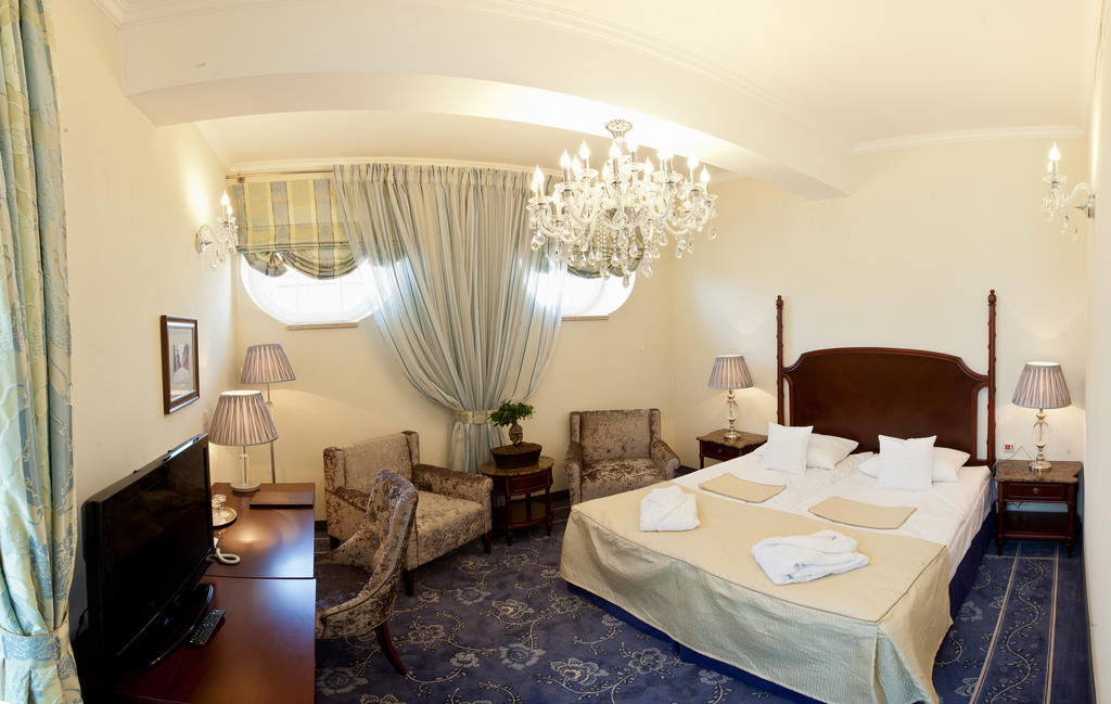 Hotel Willa Hueta Kielce Ruang foto