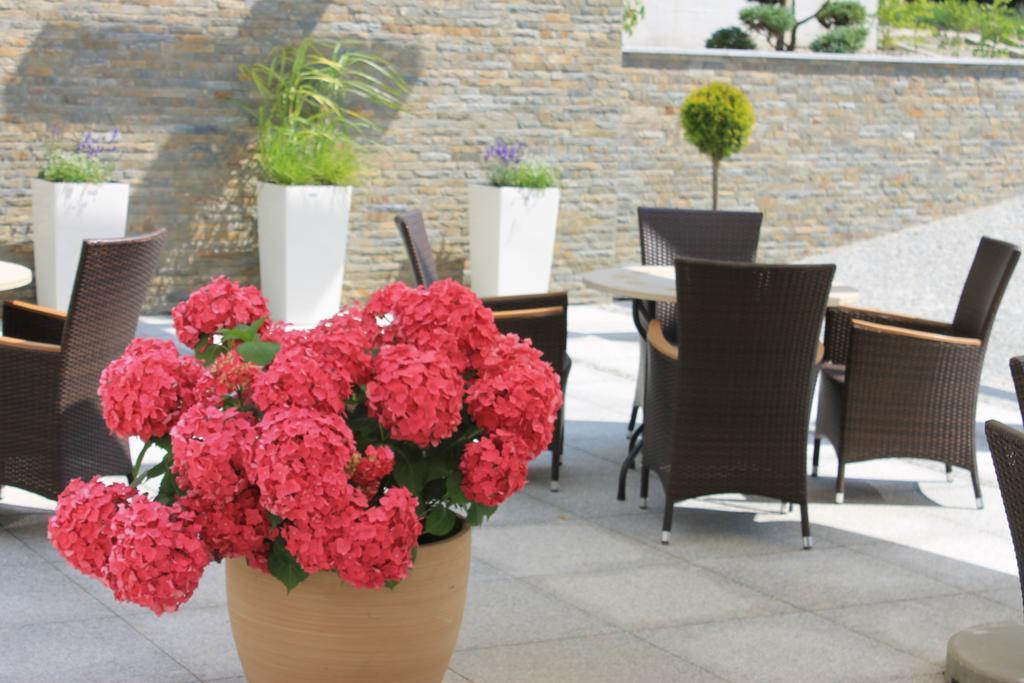 Hotel Willa Hueta Kielce Bagian luar foto