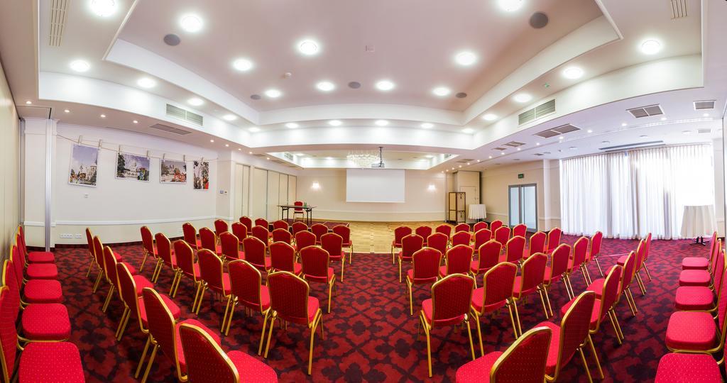 Hotel Willa Hueta Kielce Bagian luar foto
