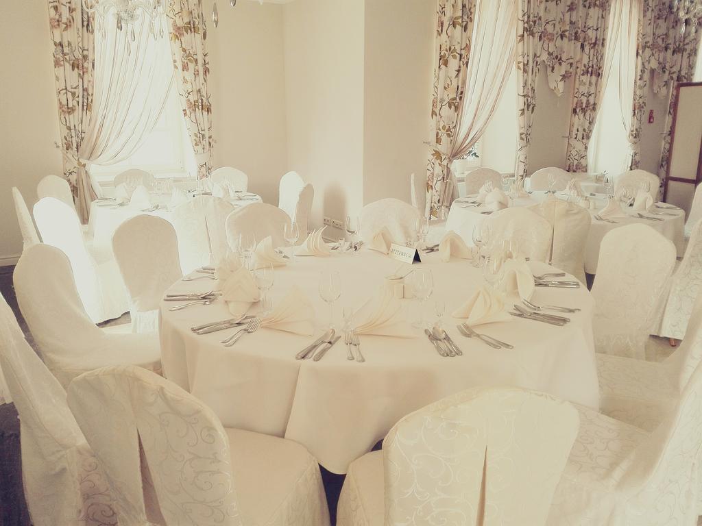 Hotel Willa Hueta Kielce Bagian luar foto
