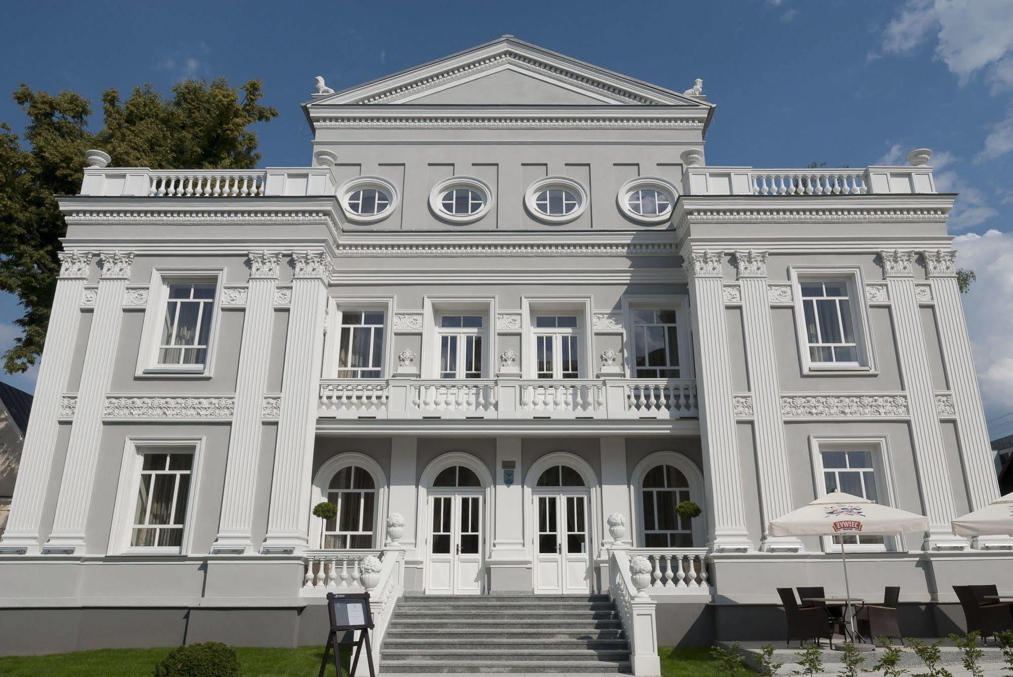 Hotel Willa Hueta Kielce Bagian luar foto