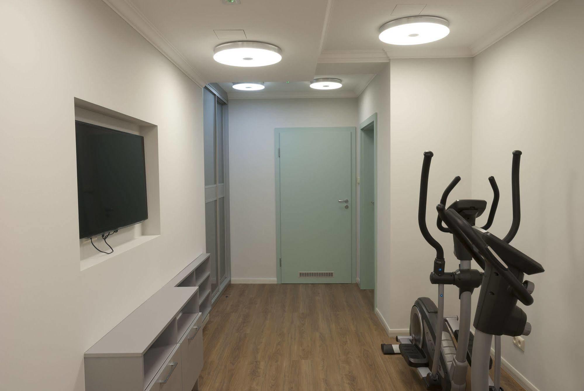 Hotel Willa Hueta Kielce Bagian luar foto